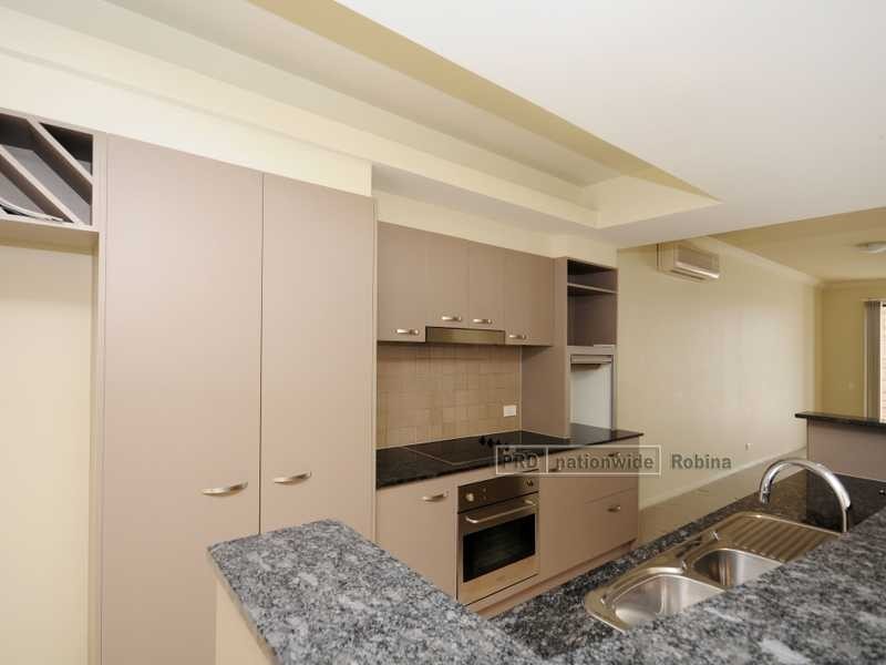 Unit 2/27 Ranier Crescent, Varsity Lakes QLD 4227