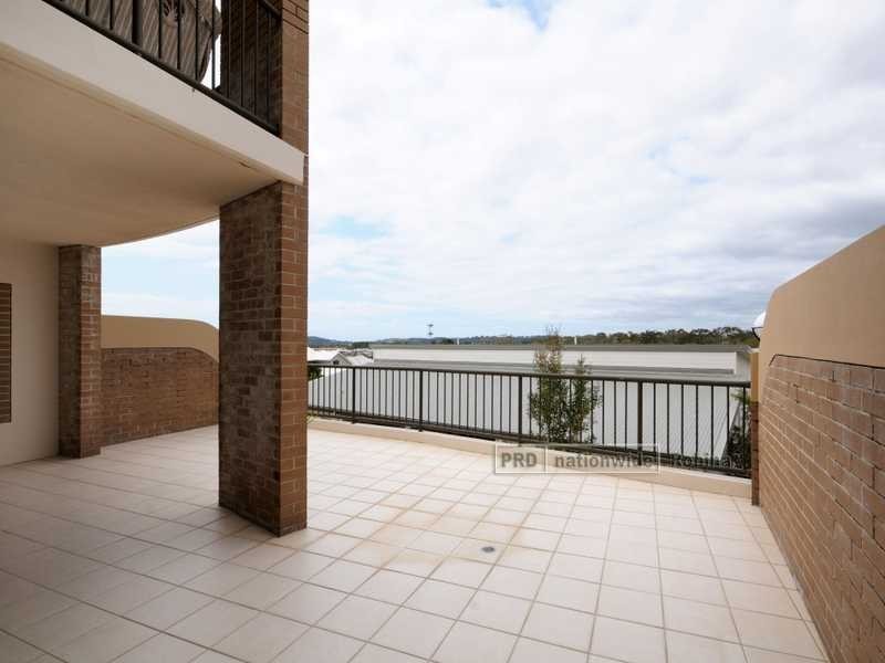 Unit 2/27 Ranier Crescent, Varsity Lakes QLD 4227
