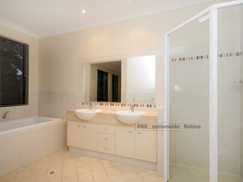 23 Riverwood Drive, Ashmore QLD 4214