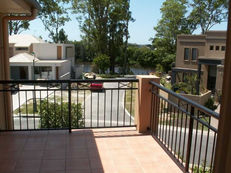 Unit 1/28 Riverwood Drive, Ashmore QLD 4214