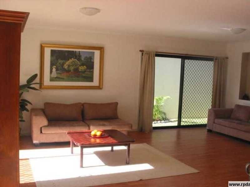 4 Royal Links Drive, Robina QLD 4226