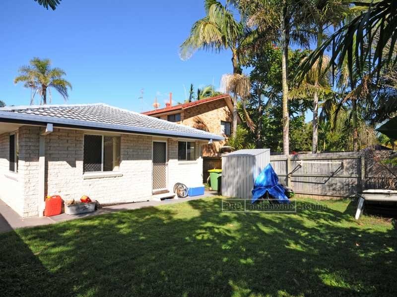 2/11 Second Avenue, Palm Beach QLD 4221