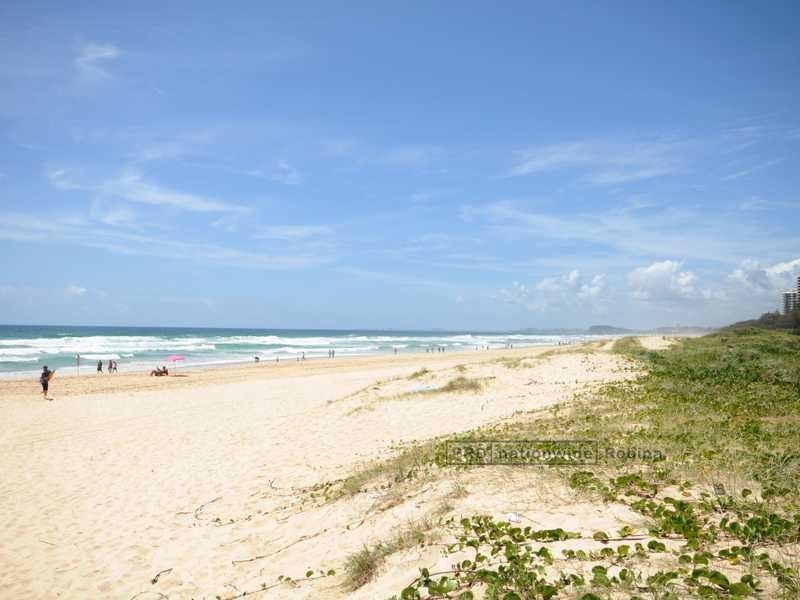 2/11 Second Avenue, Palm Beach QLD 4221