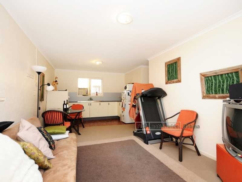 2/11 Second Avenue, Palm Beach QLD 4221