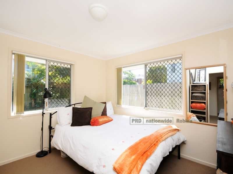 2/11 Second Avenue, Palm Beach QLD 4221