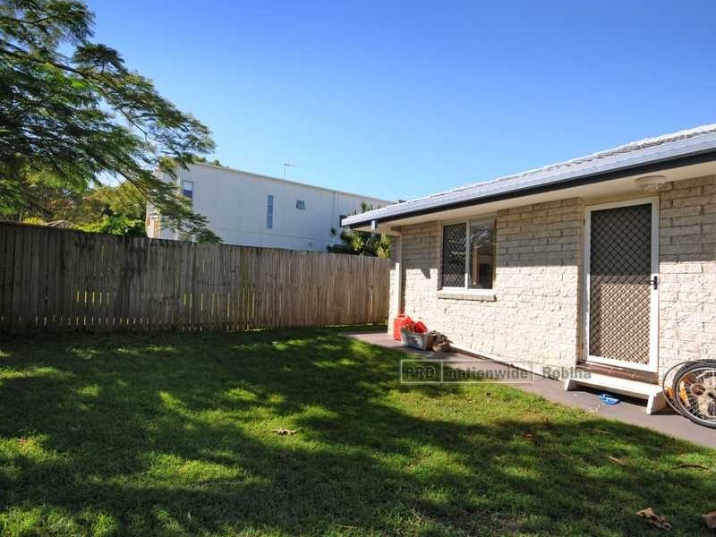 2/11 Second Avenue, Palm Beach QLD 4221