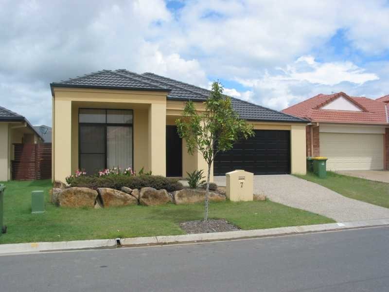 7 Shorehaven Place, Varsity Lakes QLD 4227