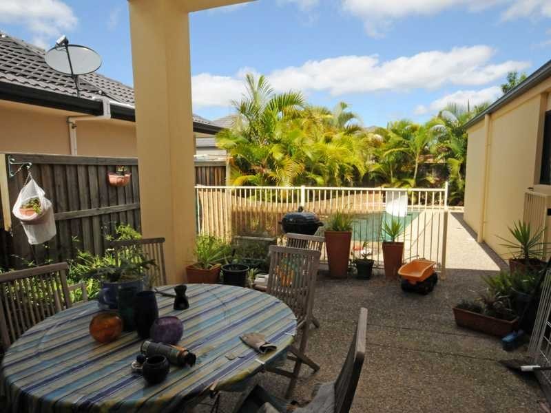 7 Shorehaven Place, Varsity Lakes QLD 4227