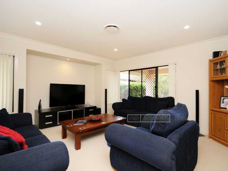 10 Straite Drive, Robina QLD 4226
