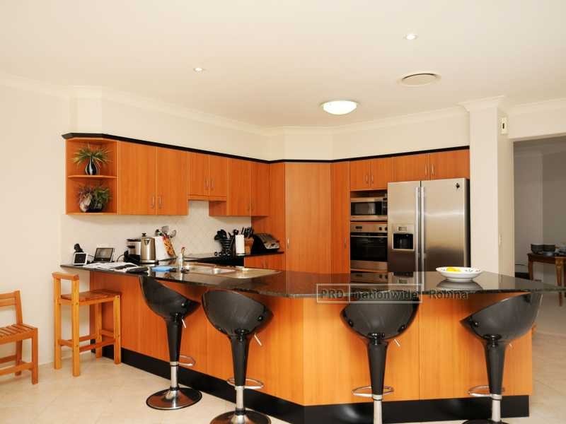 10 Straite Drive, Robina QLD 4226