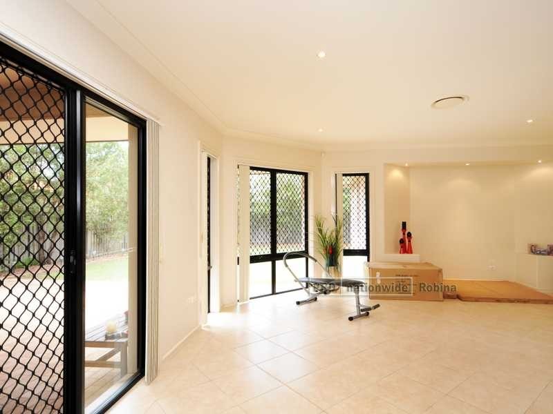 10 Straite Drive, Robina QLD 4226