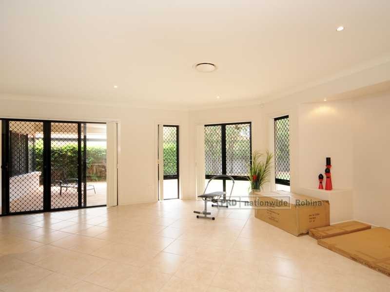 10 Straite Drive, Robina QLD 4226