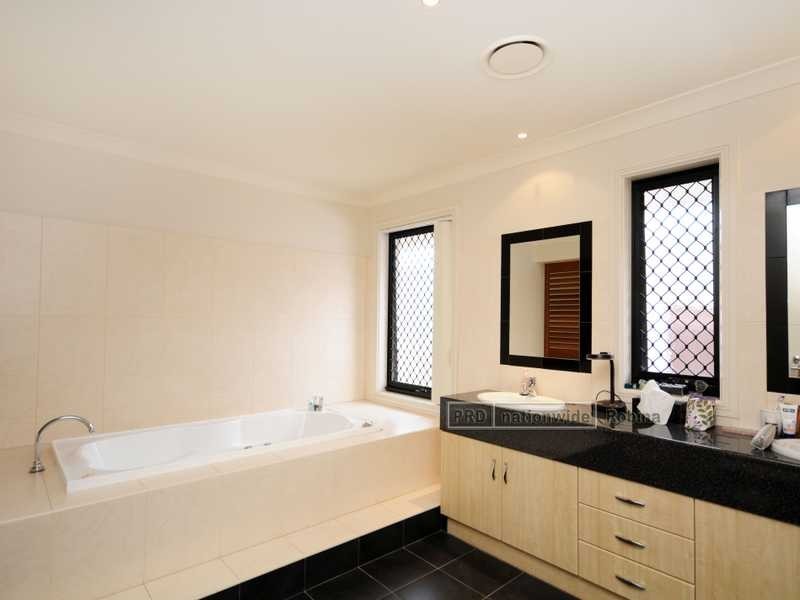 10 Straite Drive, Robina QLD 4226