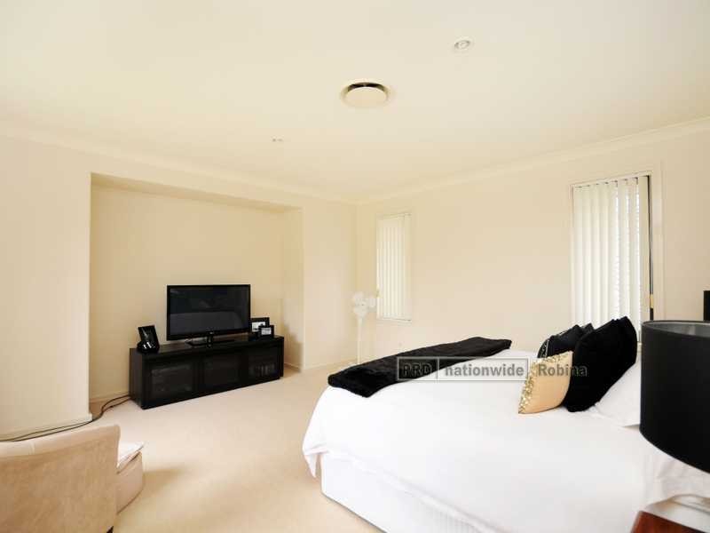 10 Straite Drive, Robina QLD 4226