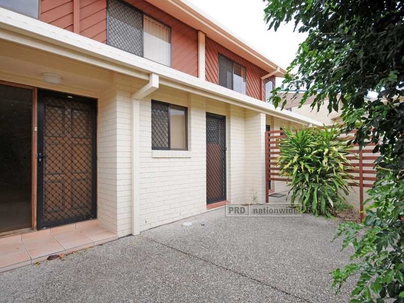 2/8 Sunbird Street, Burleigh Waters QLD 4220