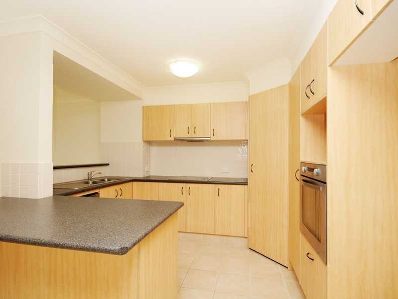 2/8 Sunbird Street, Burleigh Waters QLD 4220
