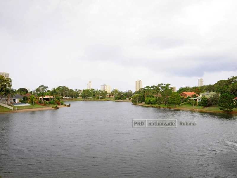 2/8 Sunbird Street, Burleigh Waters QLD 4220