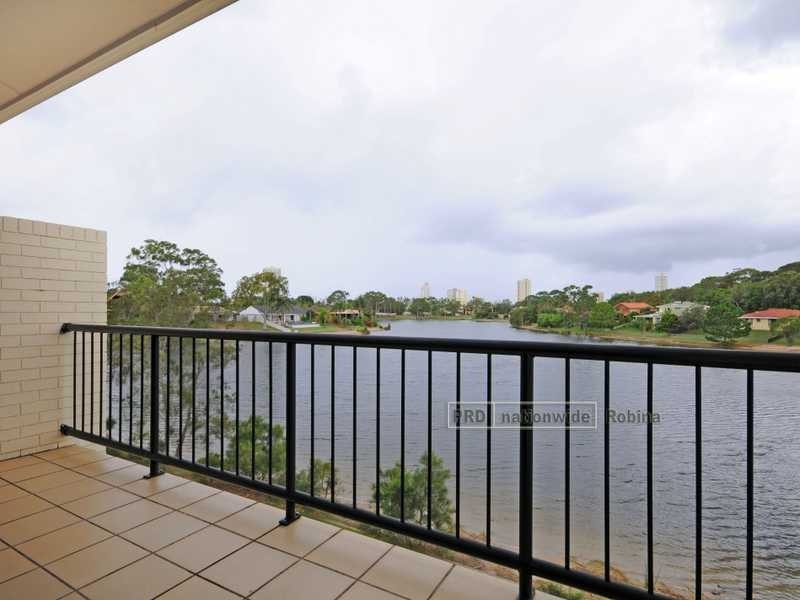 2/8 Sunbird Street, Burleigh Waters QLD 4220
