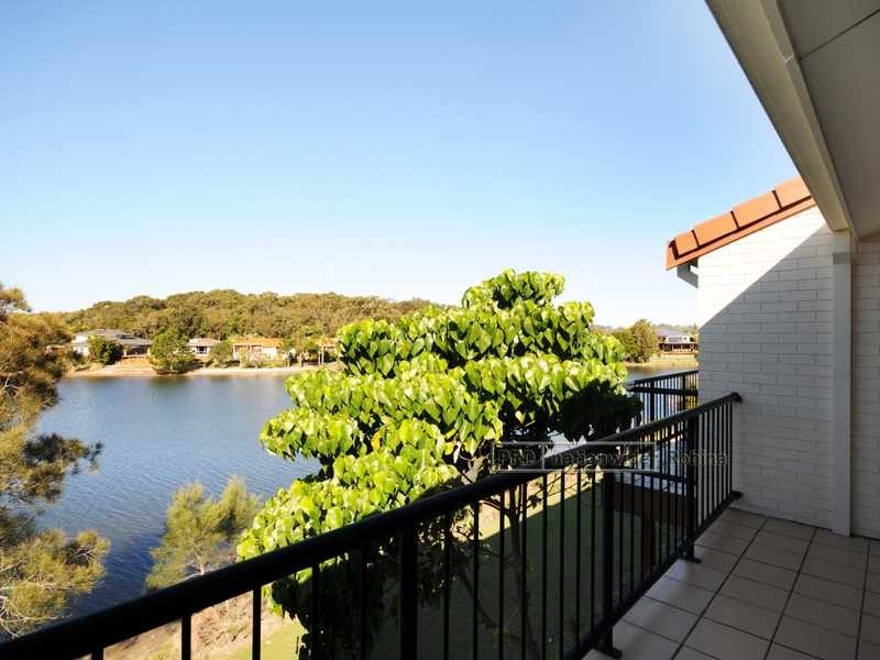 3/8 Sunbird Street, Burleigh Waters QLD 4220