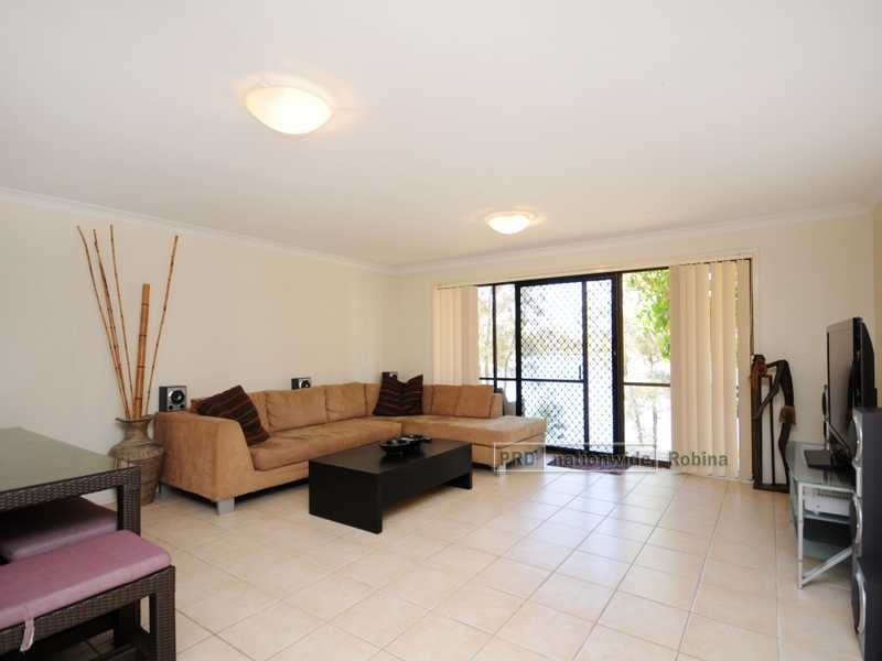 3/8 Sunbird Street, Burleigh Waters QLD 4220