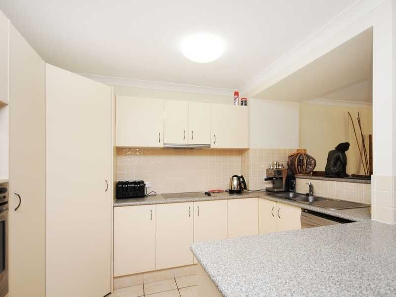 3/8 Sunbird Street, Burleigh Waters QLD 4220