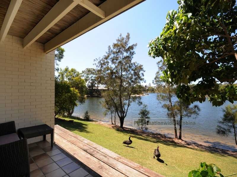 3/8 Sunbird Street, Burleigh Waters QLD 4220