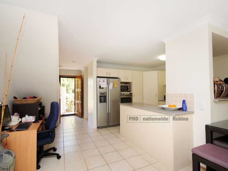3/8 Sunbird Street, Burleigh Waters QLD 4220