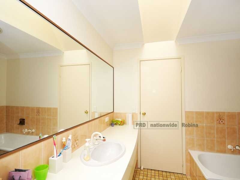 3/8 Sunbird Street, Burleigh Waters QLD 4220