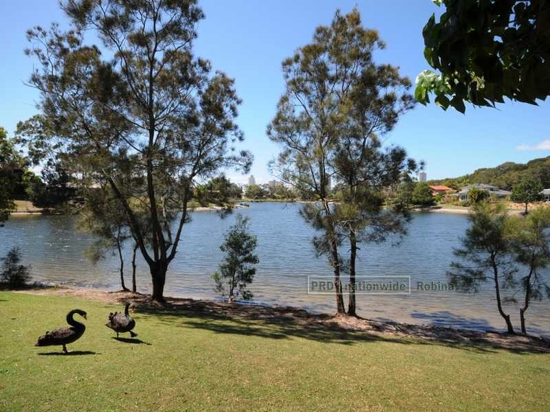 3/8 Sunbird Street, Burleigh Waters QLD 4220