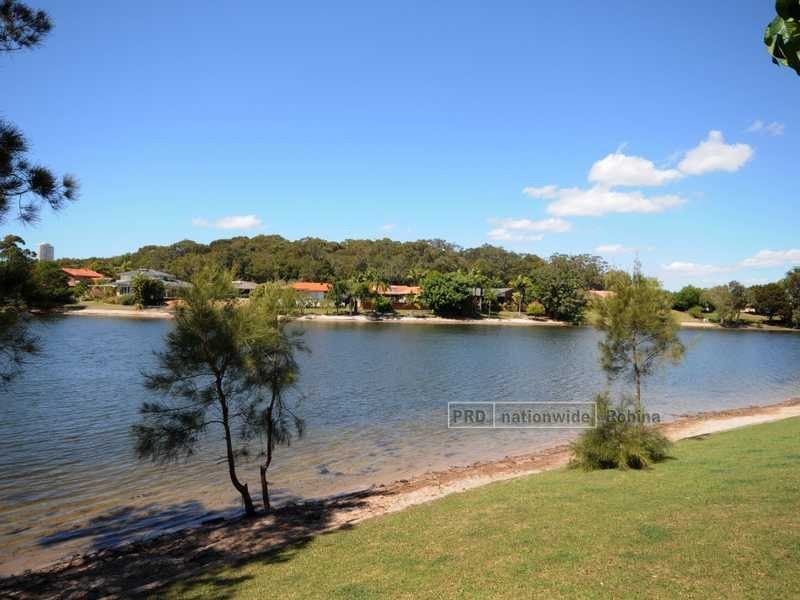 3/8 Sunbird Street, Burleigh Waters QLD 4220