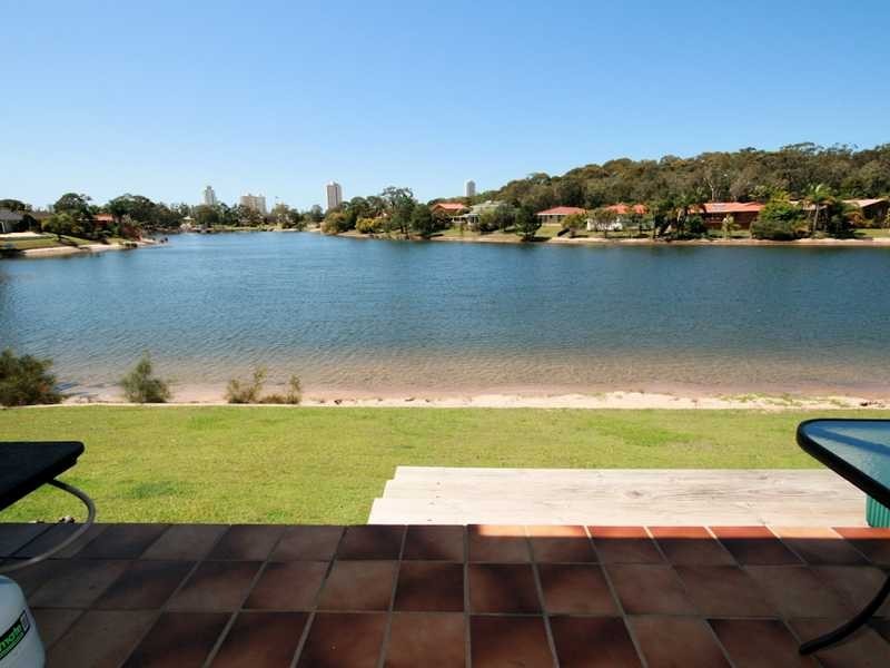 4/8 Sunbird Street, Burleigh Waters QLD 4220