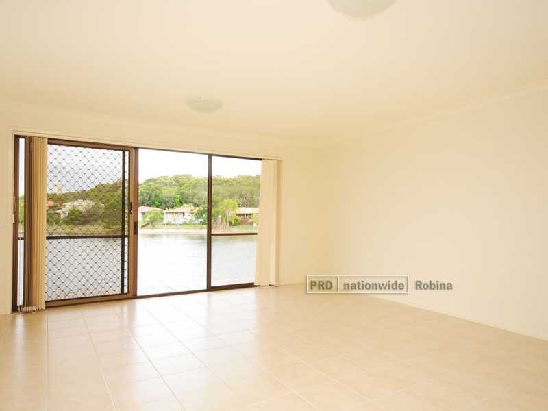 4/8 Sunbird Street, Burleigh Waters QLD 4220