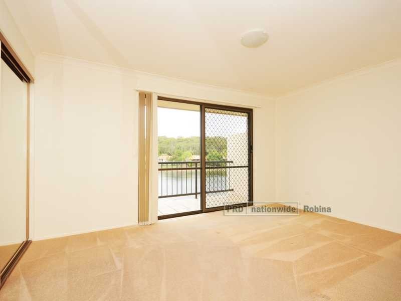4/8 Sunbird Street, Burleigh Waters QLD 4220