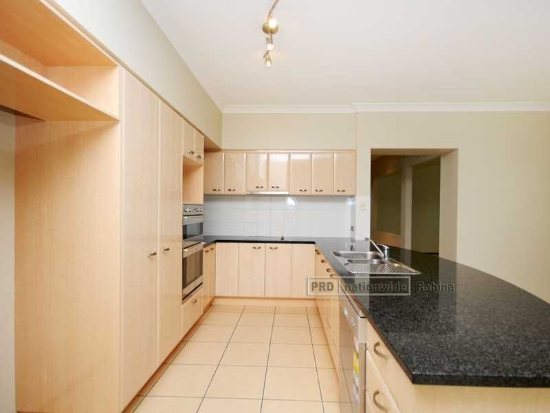 2 Avellino Drive, Varsity Lakes QLD 4227