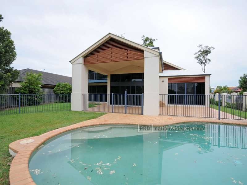 2 Avellino Drive, Varsity Lakes QLD 4227