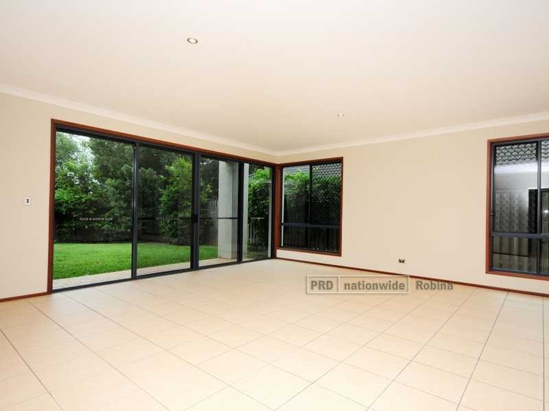 2 Avellino Drive, Varsity Lakes QLD 4227