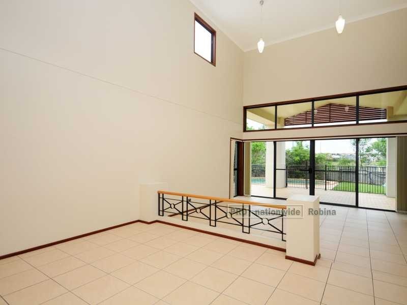 2 Avellino Drive, Varsity Lakes QLD 4227