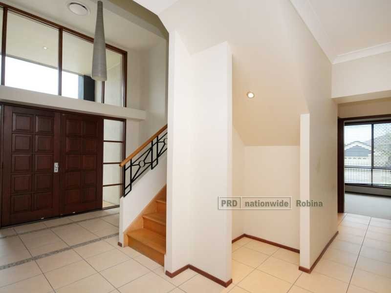 2 Avellino Drive, Varsity Lakes QLD 4227