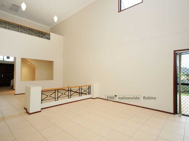 2 Avellino Drive, Varsity Lakes QLD 4227