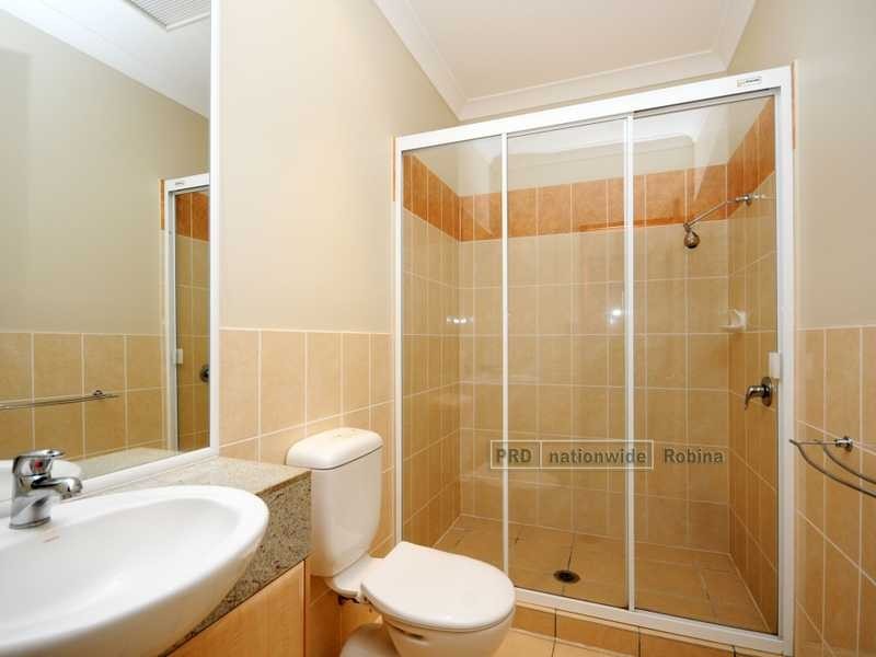 2 Avellino Drive, Varsity Lakes QLD 4227