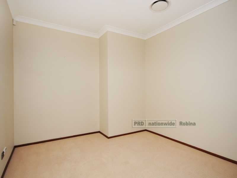 2 Avellino Drive, Varsity Lakes QLD 4227