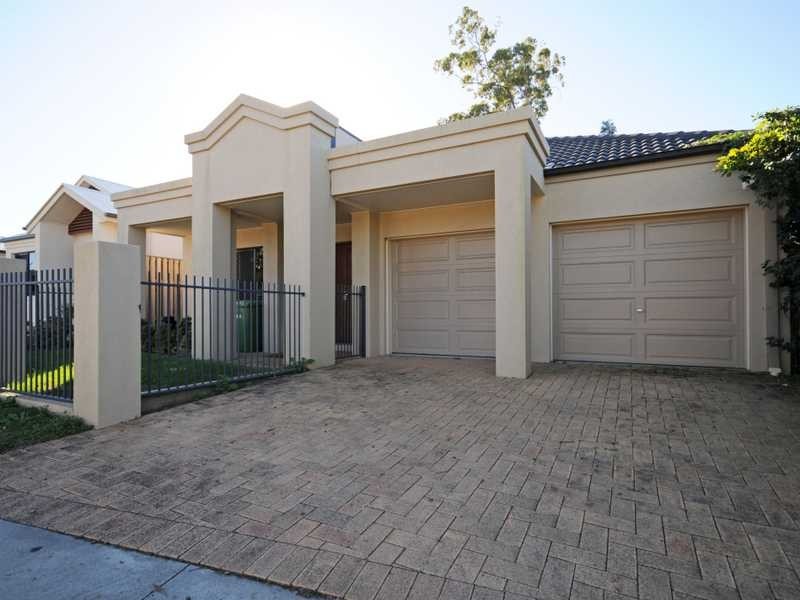 4 Avellino Drive, Varsity Lakes QLD 4227