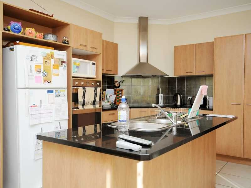 4 Avellino Drive, Varsity Lakes QLD 4227