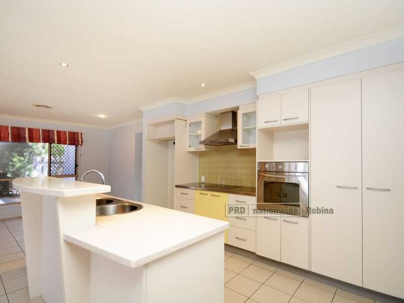 1 Avellino Drive, Varsity Lakes QLD 4227