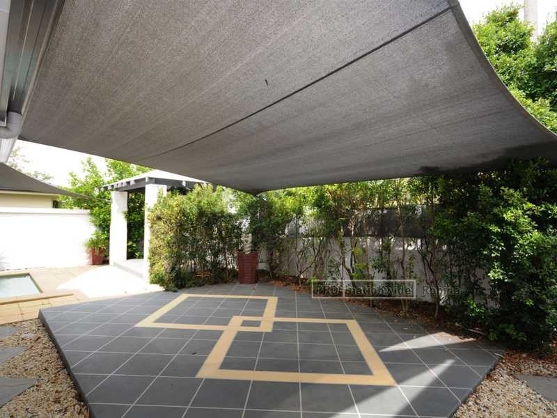 1 Avellino Drive, Varsity Lakes QLD 4227