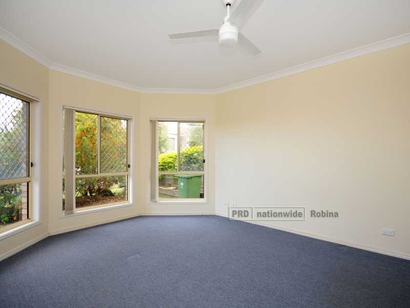 11 Magenta Drive, Varsity Lakes QLD 4227