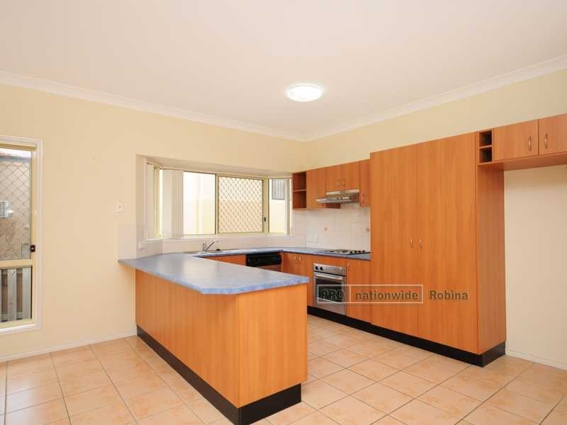 11 Magenta Drive, Varsity Lakes QLD 4227