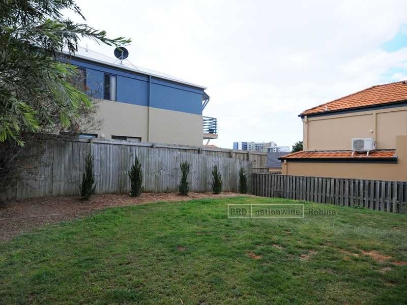 11 Magenta Drive, Varsity Lakes QLD 4227