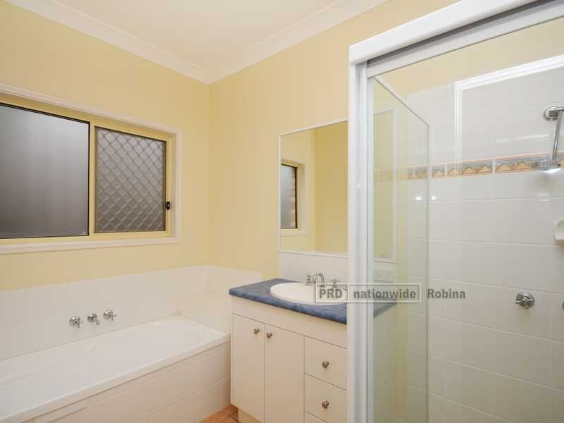 11 Magenta Drive, Varsity Lakes QLD 4227