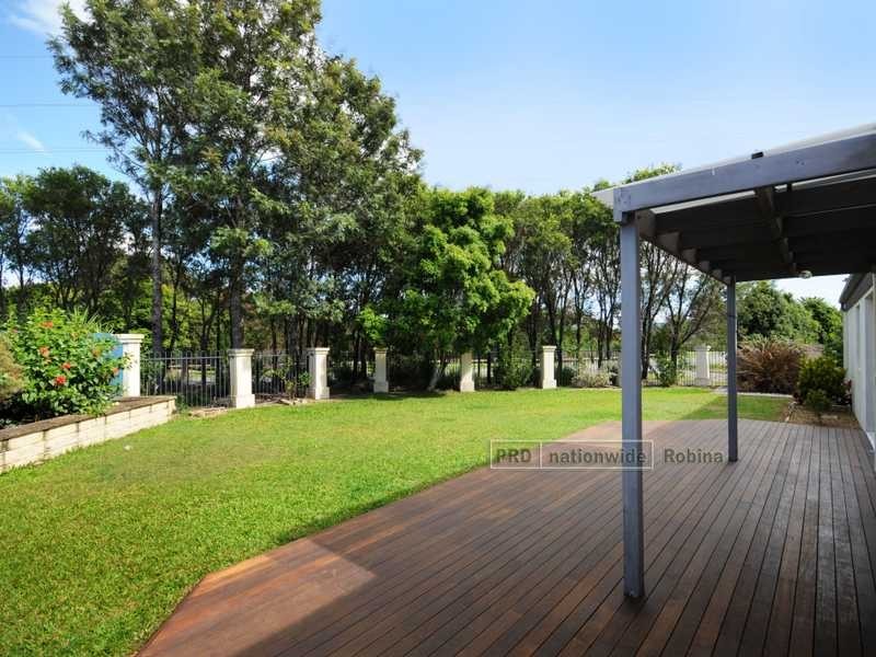 7 Coral Tree Court, Robina QLD 4226